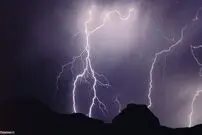 چرا رعد برق به هواپیماها آسیب نمی‌زند؟