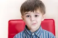 با تیک‌های عصبی در کودکان چه کنیم؟
