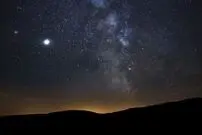تصویر روز ناسا: هم‌نشینی الهه زیبایی با بزرگ‌ترین سیاره منظومه شمسی