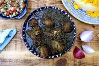 استفاده زیاد از این سبزی، قورمه سبزی را تلخ می‌کند