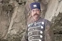 عکس| سفر زمان؛ «محافظان سلطنتی» در کنار کالسکه مجلل ناصرالدین شاه؛ دهه 1260