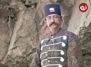 عکس| سفر زمان؛ «محافظان سلطنتی» در کنار کالسکه مجلل ناصرالدین شاه؛ دهه 1260