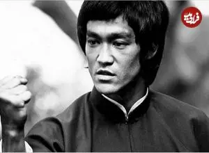 عکس| سفر در زمان؛ «بروسلی» در فرودگاه کای تاک هنگ کنگ؛ سال 1351