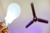 (ویدئو) ترفند خلاقانه مرد هندی در تبدیل پنکه دستی به کنترل از راه دور