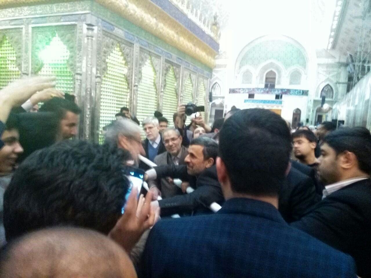 احمدی نژاد با بقایی به حرم امام رفت