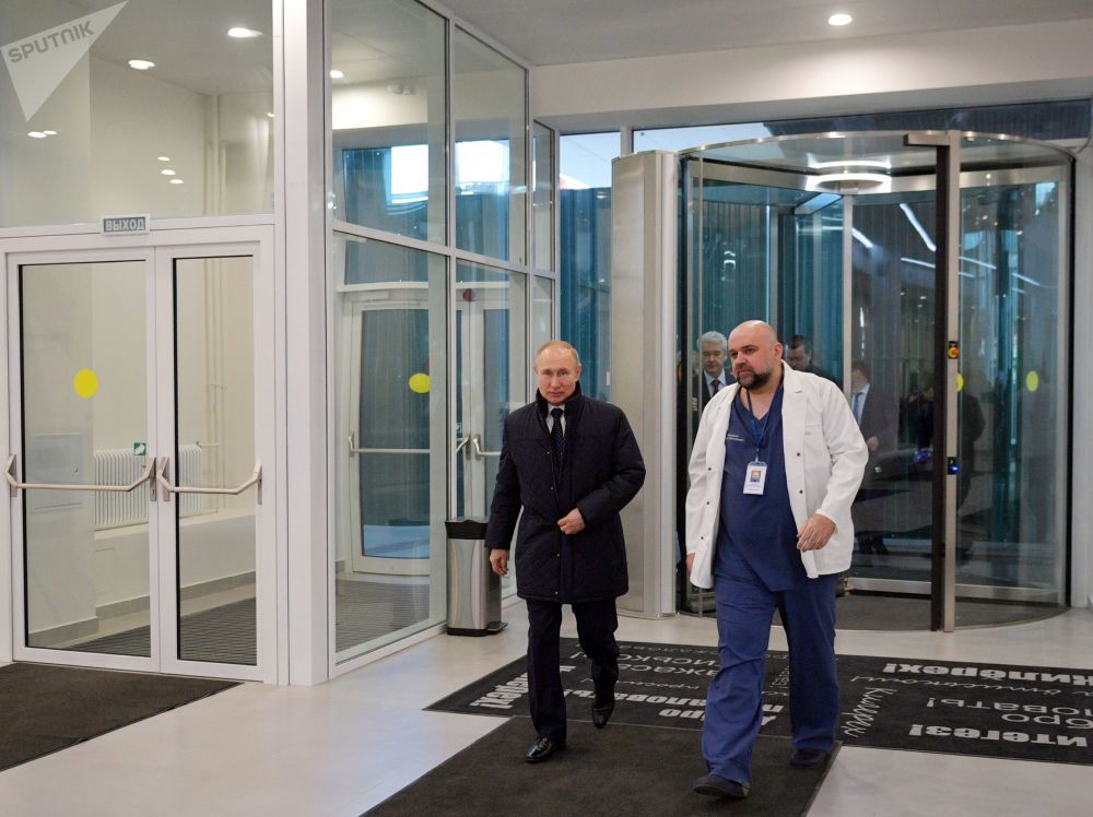 تصاویر/ بازدید پوتین از بیمارستان مبتلایان به کرونا در مسکو