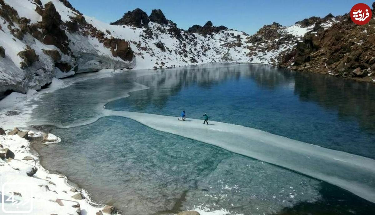 (ویدئو) تصاویری زیبا از قایقرانی در دریاچه یخ زده!