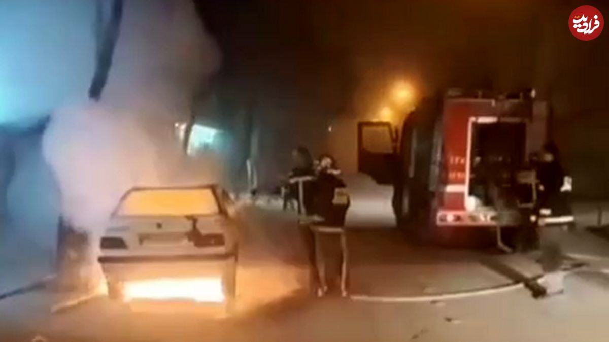 (ویدئو) آتش زدن عمدی یک پژو پارس توسط افراد ناشناس