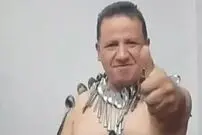 (عکس) ثبت رکوردی دیگر از یک ایرانی در گینس؛ چسباندن ۸۸ قاشق روی بدن فقط با انرژی درونی !