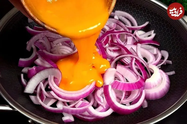 ببینید| طرز تهیه یک غذای ساده و جدید با 1 پیاز و 4 تخم مرغ