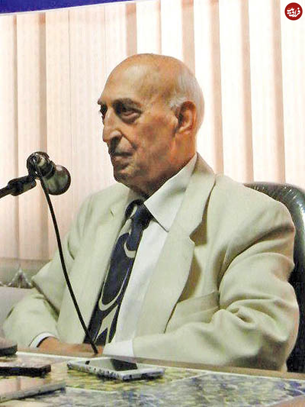 سقوط دولت مصدق از نگاه هرمیداس باوند