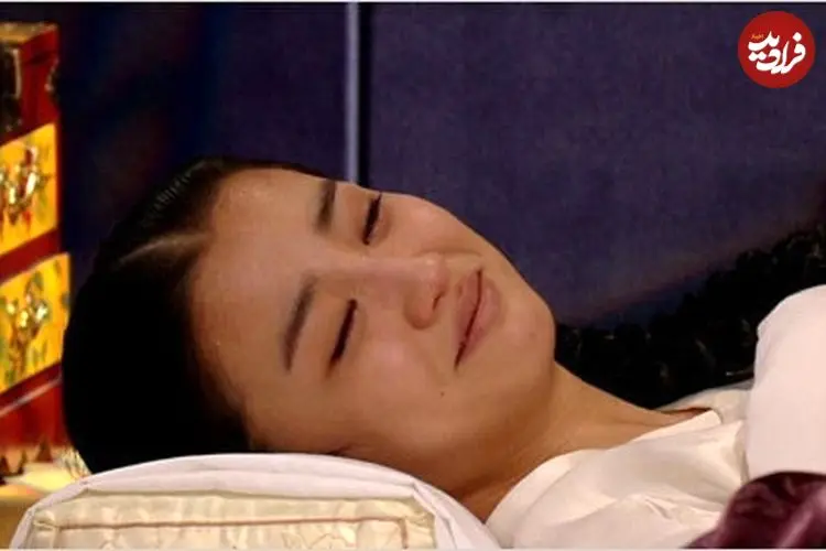 عکس| سفر زمان؛ «ملکه اینهیون» (سریال دونگ‌یی) در حال تشویق تیم کره در جام جهانی