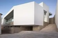 ببینید؛ به هیچ عنوان گول ظاهر این خانه را نخورید، فقط داخلش را نگاه کنید!