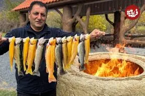 ببینید| غذای روستایی در آذربایجان؛ صید تعدادی ماهی قزل آلا و کباب کردن آنها در تنور 