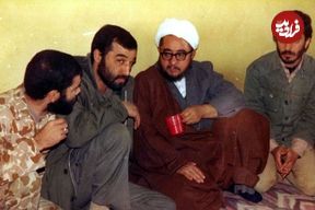 عکس؛ سفر در زمان؛ «خلخالی و همراهان در کنار یک ناو آلمانی»؛ دهه 60