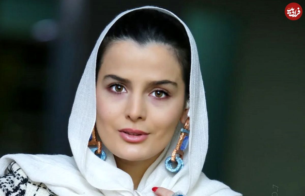 عکس| سفر زمان؛ تیپ و چهرۀ بازیگر نقش «سوجان» در مراسم اکران یک فیلم