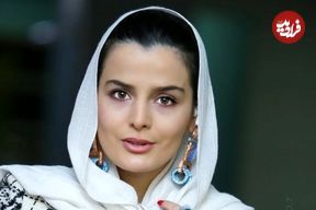 عکس| سفر زمان؛ تیپ و چهرۀ بازیگر نقش «سوجان» در مراسم اکران یک فیلم