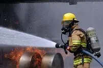 (ویدئو) هدیه باور نکردنی آتش نشان مهربان به کودک