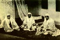 سفر در زمان؛ ابروهای زنان دوران قاجار به شکل کلاغی در حال پرواز بود؛ در ماه دو روز وسمه‌کشان برگزار می‌شد