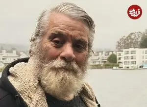 عکس| سفر زمان؛ بهروز وثوقی در حال تخته نرد بازی کردن در پشت صحنه فیلم داش آکل؛ سال 50