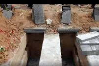 (ویدئو) اشتباه فاجعه‌بار راننده؛ زیر گرفتن چند زن و برخورد شدید خودروی مگان به قبر در مراسم خاکسپاری!