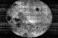 ( عکس) نخستین عکس جهان از نیمه تاریک ماه