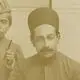 عکس| سفر زمان؛ عکس یادگاری یک گروه نمایشی با لباس‌های خاص