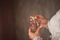 بهترین عطر زنانه چهار فصل؛ معرفی 7 عطر پرطرفدار