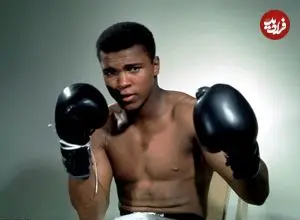 عکس| سفر در زمان؛ «محمدعلی کلی» بعد مبارزه و در ورزشگاه ومبلی لندن؛ سال 1342