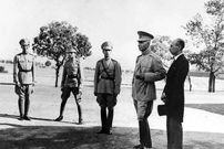 عکس؛ سفر در زمان؛ روزی که محمدرضا پهلوی توسط رضاخان در دانشکده افسری توبیخ شد